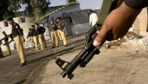 ڈی آئی خان: دہشتگردوں کا کسٹم آفس اور پولیس پر حملہ، 2 اہلکار شہید